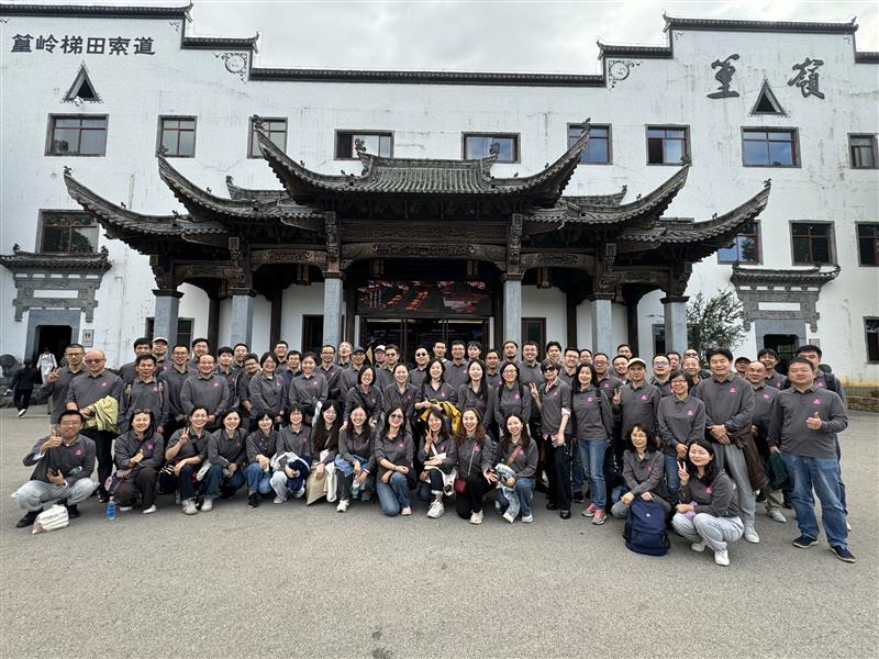 thyssenkrupp nucera China colleagues in front of building